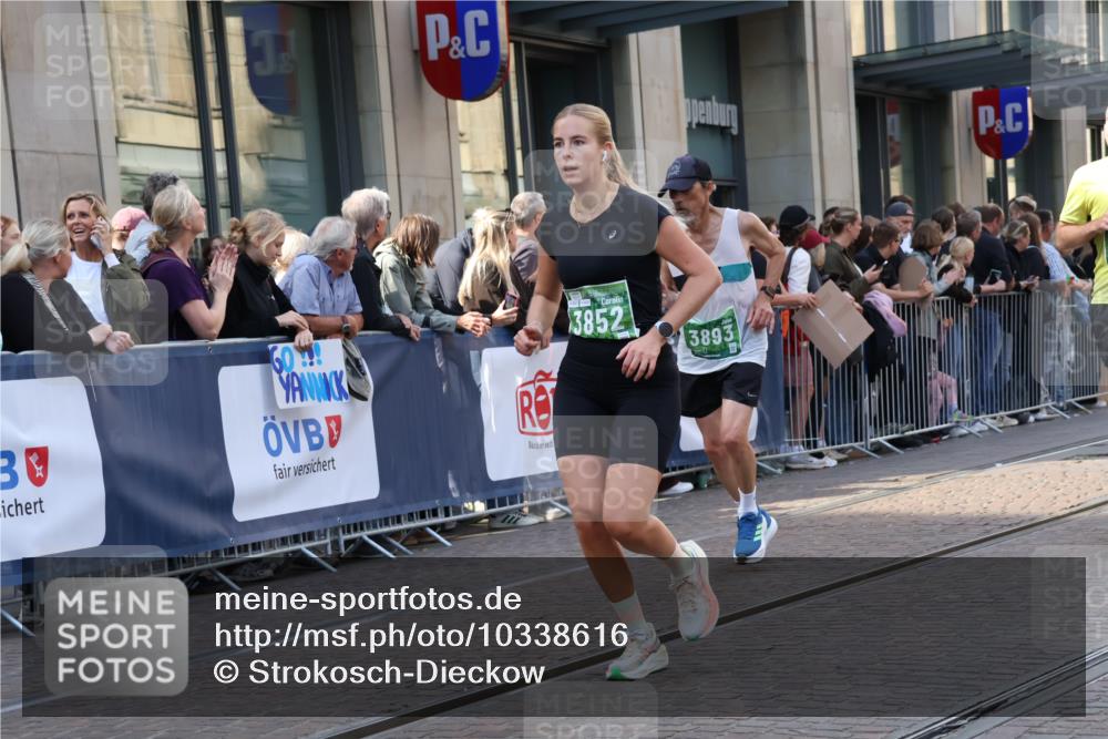 13.09.2026 - 21. swb-Marathon Bremen Strokosch-Dieckow http://msf.ph/oto/10338616 13.09.2026 13:26:26 Ziel 531, 1368, 2779, 3076, 3302, 3510, 3526, 3852, 3893, 4077, 4441, 4598, 4919, 5054, 5937, 5943, 6289, 6314, 6375, 6455, 6548, 6580, 7246, 7317, 8112, 8303, 9260, 9551, 13097, 1368, 1649, 1896, 2434, 2658, 2666, 3603, 3983, 4723, 4724, 5747, 5854, 5906, 5934, 5992, 6230, 6639, 6886, 7626, 8635, 8817, 13195 meine-sportfotos.de