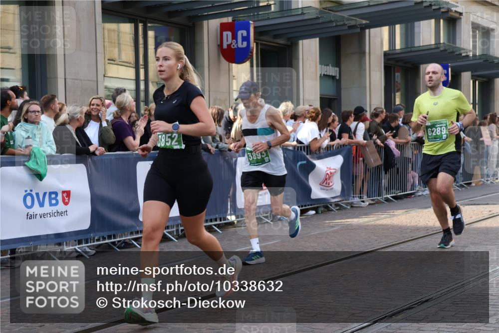 13.09.2026 - 21. swb-Marathon Bremen Strokosch-Dieckow http://msf.ph/oto/10338632 13.09.2026 13:26:26 Ziel 531, 1368, 2779, 3076, 3302, 3510, 3526, 3852, 3893, 4077, 4441, 4598, 4919, 5054, 5937, 5943, 6289, 6314, 6375, 6455, 6548, 6580, 7246, 7317, 8112, 8303, 9260, 9551, 13097, 1368, 1649, 1896, 2434, 2658, 2666, 3603, 3983, 4723, 4724, 5747, 5854, 5906, 5934, 5992, 6230, 6639, 6886, 7626, 8635, 8817, 13195 meine-sportfotos.de