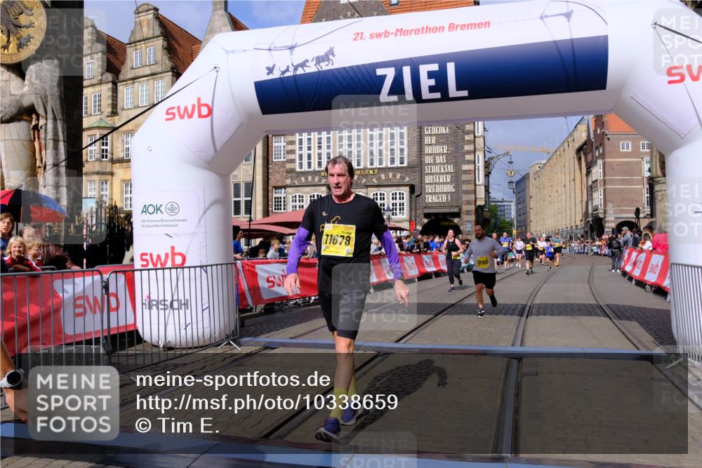 13.09.2026 - 21. swb-Marathon Bremen Tim E. http://msf.ph/oto/10338659 13.09.2026 11:08:52 Ziel 10229, 10399, 10609, 11065, 11124, 11358, 11560, 11561, 11678, 11710, 11834, 11888, 11968, 12073, 12162, 12164, 12410, 12516 meine-sportfotos.de