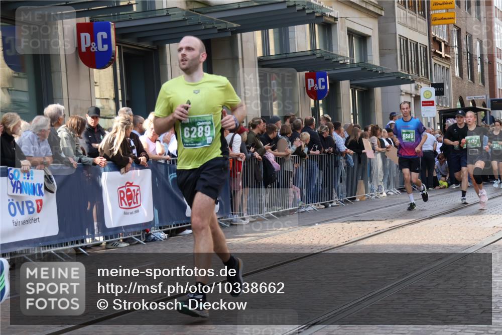 13.09.2026 - 21. swb-Marathon Bremen Strokosch-Dieckow http://msf.ph/oto/10338662 13.09.2026 13:26:27 Ziel 531, 946, 2089, 2779, 3076, 3302, 3510, 3526, 3852, 3893, 4077, 4441, 4598, 4919, 5054, 5937, 5943, 6289, 6314, 6375, 6455, 6548, 6580, 7246, 7317, 8112, 8303, 9260, 9551, 13097, 1368, 1649, 1896, 2434, 2658, 3603, 3983, 4723, 4724, 5747, 5854, 5906, 5934, 5992, 6230, 6639, 6886, 7626, 8635, 8817, 9260, 13195 meine-sportfotos.de