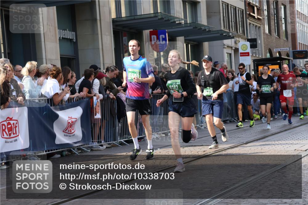 13.09.2026 - 21. swb-Marathon Bremen Strokosch-Dieckow http://msf.ph/oto/10338703 13.09.2026 13:26:29 Ziel 531, 946, 2089, 2779, 3076, 3302, 3510, 3526, 3527, 3852, 3893, 4077, 4327, 4441, 4598, 4919, 5054, 5689, 5937, 5943, 6289, 6314, 6375, 6455, 6548, 6580, 7246, 7317, 8112, 8303, 9150, 9551, 13097, 1368, 1649, 2434, 2658, 3603, 3983, 4077, 4723, 4724, 5747, 5854, 5906, 5934, 5992, 6230, 6639, 7626, 8817, 9260, 13195 meine-sportfotos.de