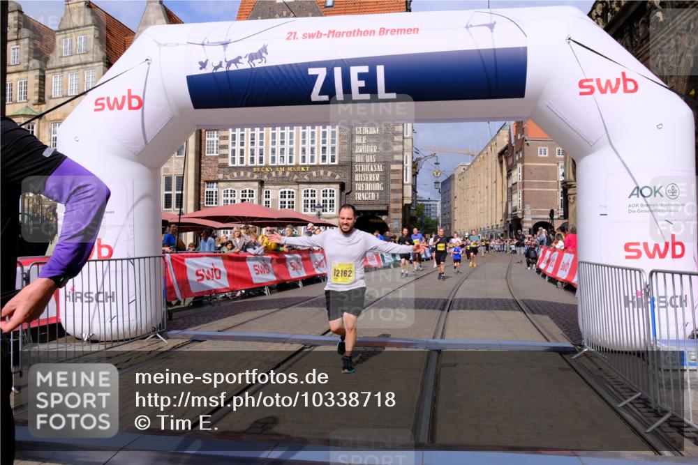 13.09.2026 - 21. swb-Marathon Bremen Tim E. http://msf.ph/oto/10338718 13.09.2026 11:08:53 Ziel 10229, 10399, 10609, 11065, 11124, 11358, 11421, 11560, 11561, 11678, 11710, 11718, 11834, 11888, 11968, 12073, 12162, 12164, 12410, 12516 meine-sportfotos.de