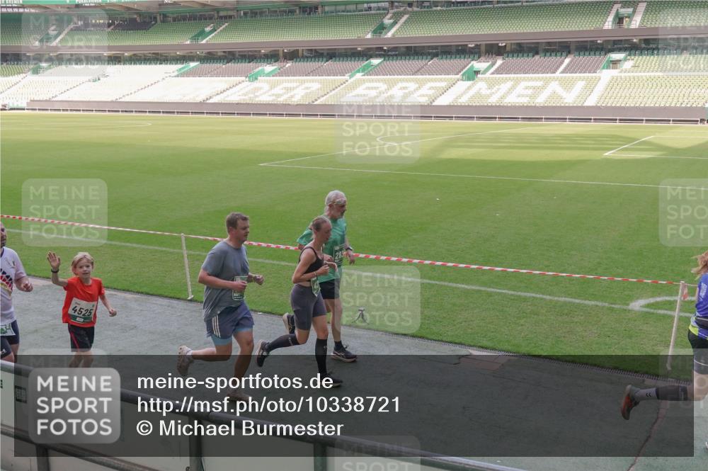 13.09.2026 - 21. swb-Marathon Bremen Michael Burmester http://msf.ph/oto/10338721 13.09.2026 13:16:58 Laufen im Stadion 134, 143, 153, 231, 267, 271, 449, 588, 598, 612, 653, 990, 1057, 1185, 1312, 1424, 1425, 1465, 1539, 1790, 1813, 1825, 1874, 1987, 2013, 2067, 2096, 2218, 2259, 2351, 2363, 2381, 2389, 2419, 2468, 2532, 2550, 2562, 2579, 2586, 2601, 2647, 2655, 2664, 2678, 2698, 2778, 2797, 2799, 2821, 2846, 2874, 2974, 2984, 2996, 3001, 3075, 3104, 3133, 3165, 3180, 3195, 3213, 3237, 3265, 3314, 3331, 3337, 3366, 3382, 3387, 3421, 3431, 3479, 3486, 3501, 3506, 3512, 3548 meine-sportfotos.de