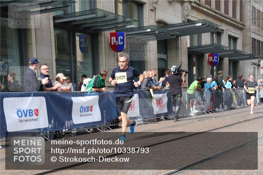 13.09.2026 - 21. swb-Marathon Bremen Strokosch-Dieckow http://msf.ph/oto/10338793 13.09.2026 11:06:04 Ziel 10375, 10376, 10681, 10682, 10852, 10853, 11028, 11029, 11240, 11340, 11374, 11432, 11460, 11674, 11690, 11729, 11786, 11849, 12217, 12479, 12485, 10018, 10168, 10204, 10305, 10375, 10382, 10619, 10662, 11024, 11132, 11156, 11164, 11477, 11674, 11775, 11786, 12186, 12378, 12486, 12523, 12528, 12773 meine-sportfotos.de