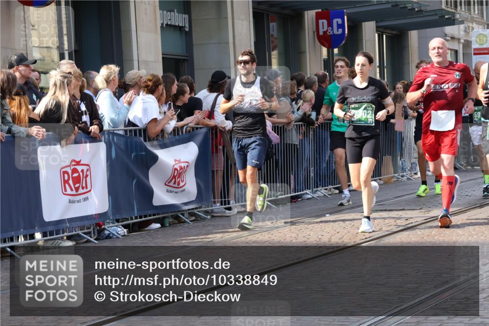 13.09.2026 - 21. swb-Marathon Bremen Strokosch-Dieckow http://msf.ph/oto/10338849 13.09.2026 13:26:32 Ziel 531, 946, 2089, 2779, 3076, 3302, 3510, 3527, 3852, 3893, 4327, 4441, 4598, 4919, 5054, 5689, 5937, 5943, 6289, 6314, 6375, 6455, 6548, 6580, 7027, 7246, 7317, 8112, 8303, 9150, 9511, 9551, 9854, 13097, 1368, 1649, 2434, 2658, 3526, 3603, 3983, 4077, 4723, 5747, 5906, 5934, 5992, 6230, 6639, 7626, 8817, 9260, 13195 meine-sportfotos.de