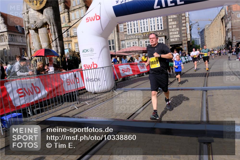 13.09.2026 - 21. swb-Marathon Bremen Tim E. http://msf.ph/oto/10338860 13.09.2026 11:08:58 Ziel 10229, 10399, 10469, 10609, 11065, 11358, 11421, 11678, 11710, 11718, 11834, 12162, 12256, 12516, 12517 meine-sportfotos.de