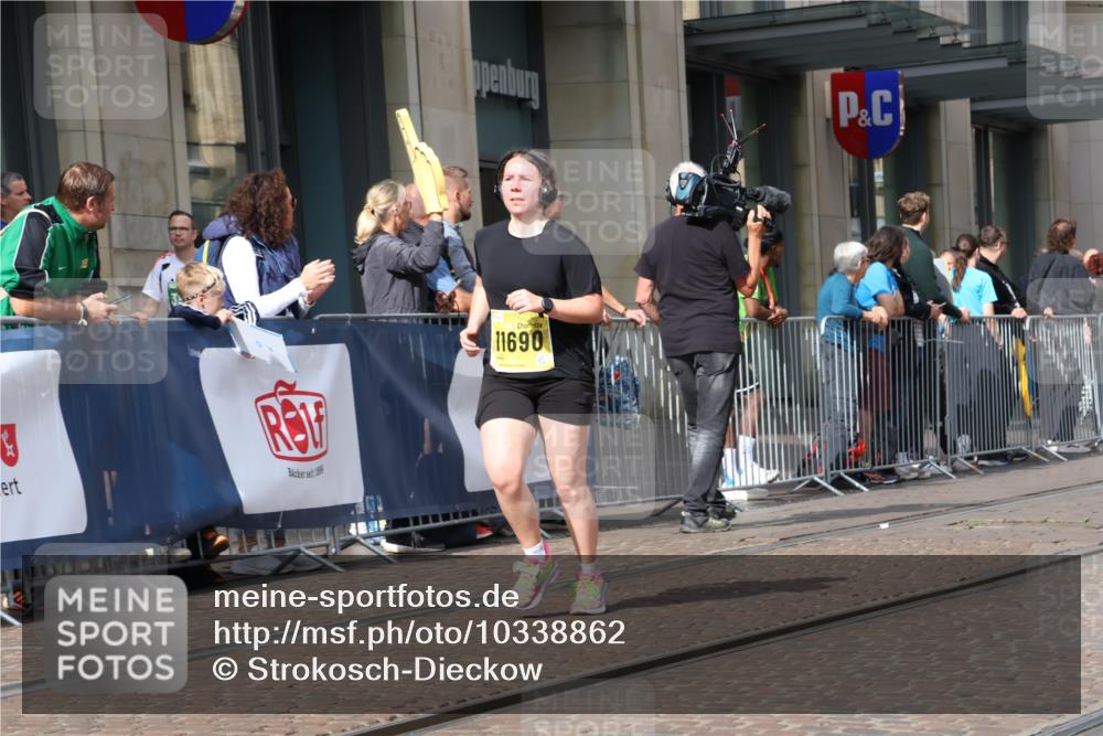 13.09.2026 - 21. swb-Marathon Bremen Strokosch-Dieckow http://msf.ph/oto/10338862 13.09.2026 11:06:06 Ziel 10376, 10681, 10682, 10852, 10853, 11021, 11028, 11029, 11240, 11340, 11374, 11432, 11460, 11690, 11729, 11849, 12217, 12479, 12485, 10018, 10204, 10305, 10375, 10382, 10619, 10662, 11024, 11029, 11132, 11156, 11164, 11477, 11674, 11775, 11786, 12186, 12378, 12486, 12523, 12528, 12773 meine-sportfotos.de