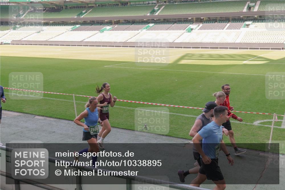 13.09.2026 - 21. swb-Marathon Bremen Michael Burmester http://msf.ph/oto/10338895 13.09.2026 13:17:23 Laufen im Stadion 134, 153, 231, 267, 271, 311, 404, 449, 588, 612, 732, 753, 837, 990, 1057, 1185, 1312, 1424, 1425, 1465, 1539, 1790, 1813, 1825, 1844, 1868, 1987, 2056, 2067, 2096, 2259, 2351, 2357, 2358, 2363, 2381, 2389, 2419, 2532, 2550, 2562, 2579, 2586, 2601, 2647, 2655, 2664, 2678, 2698, 2778, 2797, 2799, 2821, 2846, 2880, 2893, 2974, 2984, 2996, 3104, 3133, 3146, 3180, 3195, 3210, 3213, 3314, 3331, 3337, 3366, 3387, 3421, 3431, 3476, 3479, 3501, 3506, 3537, 3548, 3633, 3654 meine-sportfotos.de