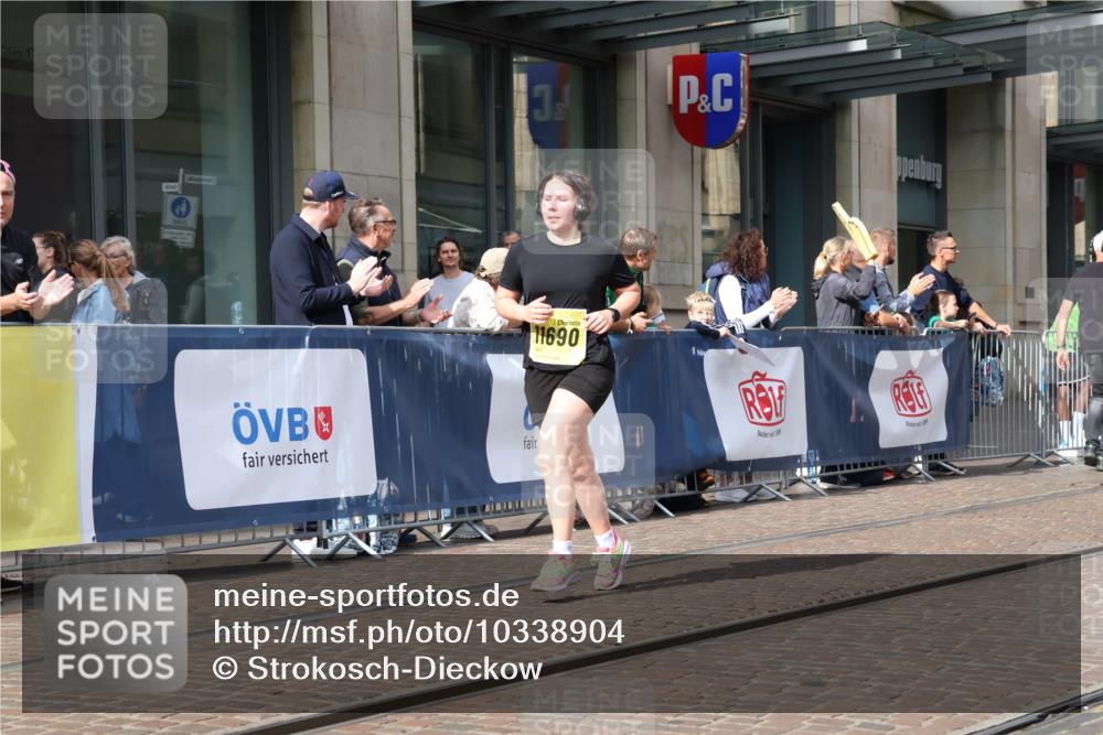 13.09.2026 - 21. swb-Marathon Bremen Strokosch-Dieckow http://msf.ph/oto/10338904 13.09.2026 11:06:07 Ziel 10376, 10654, 10681, 10682, 10849, 10852, 10853, 11021, 11028, 11240, 11340, 11374, 11432, 11460, 11690, 11729, 11849, 12217, 12479, 12485, 10018, 10204, 10305, 10375, 10382, 10619, 10662, 11029, 11132, 11156, 11164, 11460, 11477, 11674, 11775, 11786, 12186, 12378, 12486, 12523, 12528, 12773 meine-sportfotos.de