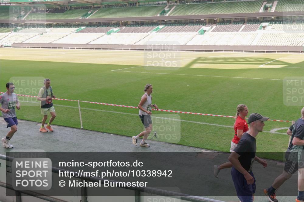13.09.2026 - 21. swb-Marathon Bremen Michael Burmester http://msf.ph/oto/10338942 13.09.2026 13:17:28 Laufen im Stadion 134, 153, 231, 267, 271, 311, 404, 449, 588, 732, 753, 837, 990, 1057, 1185, 1312, 1424, 1425, 1465, 1539, 1790, 1813, 1825, 1844, 1868, 1987, 2056, 2067, 2096, 2259, 2351, 2357, 2358, 2363, 2381, 2389, 2419, 2532, 2550, 2562, 2579, 2586, 2601, 2647, 2655, 2664, 2698, 2778, 2797, 2799, 2821, 2846, 2849, 2880, 2893, 2974, 2984, 2996, 3104, 3133, 3146, 3180, 3195, 3210, 3213, 3314, 3331, 3337, 3366, 3387, 3421, 3431, 3476, 3479, 3501, 3506, 3537, 3548, 3633, 3654, 3740 meine-sportfotos.de
