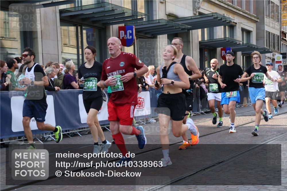 13.09.2026 - 21. swb-Marathon Bremen Strokosch-Dieckow http://msf.ph/oto/10338963 13.09.2026 13:26:35 Ziel 531, 946, 2089, 3076, 3302, 3510, 3527, 3852, 3893, 4327, 4397, 4441, 4563, 4598, 4919, 5054, 5689, 5937, 5943, 6289, 6314, 6375, 6455, 6580, 7027, 7246, 7317, 8112, 8303, 9150, 9511, 9551, 9854, 9878, 13097, 1368, 1649, 2434, 2658, 2779, 3526, 3603, 3983, 4077, 5747, 5934, 5992, 6230, 6548, 6639, 7626, 8817, 9260, 13195 meine-sportfotos.de