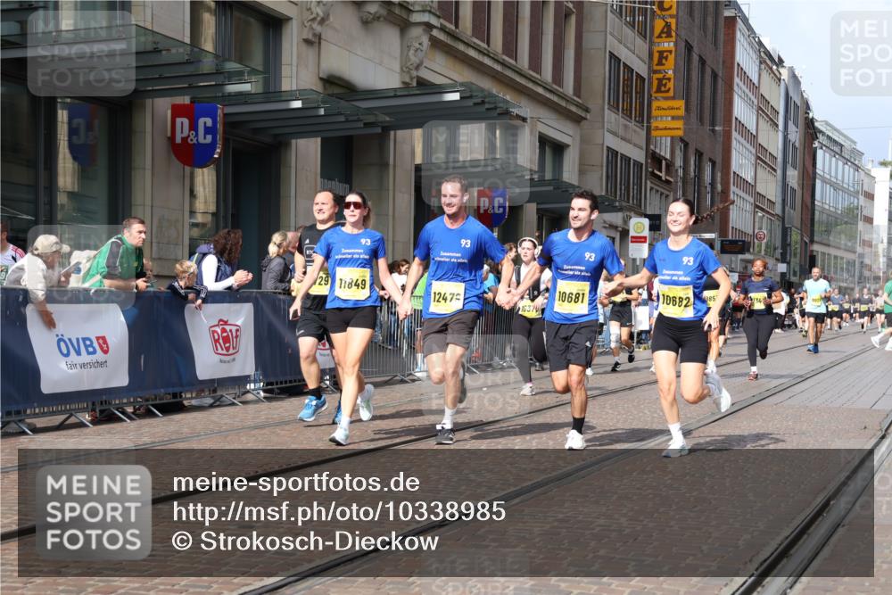 13.09.2026 - 21. swb-Marathon Bremen Strokosch-Dieckow http://msf.ph/oto/10338985 13.09.2026 11:06:11 Ziel 10376, 10654, 10681, 10682, 10795, 10849, 10852, 10853, 11021, 11028, 11240, 11340, 11374, 11432, 11729, 11849, 12217, 12479, 12485, 10018, 10204, 10375, 10382, 10619, 10662, 11029, 11132, 11156, 11164, 11460, 11477, 11674, 11690, 11775, 11786, 12186, 12486, 12528 meine-sportfotos.de