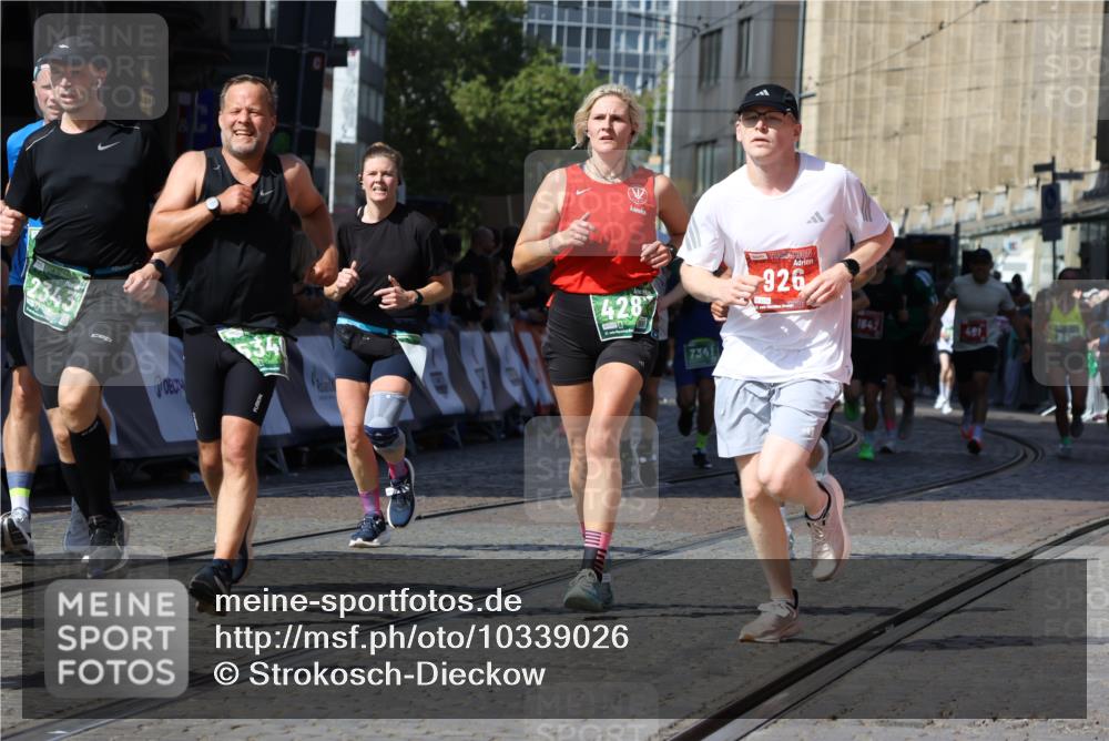 13.09.2026 - 21. swb-Marathon Bremen Strokosch-Dieckow http://msf.ph/oto/10339026 13.09.2026 13:20:01 Ziel 161, 461, 926, 1010, 1232, 1281, 1468, 1535, 1642, 2870, 2906, 3319, 3966, 4101, 4479, 4480, 4977, 4978, 7037, 7140, 7655, 8185, 9082, 9359, 9984, 13163, 205, 655, 1058, 1390, 1537, 1750, 1931, 2122, 2343, 2807, 2885, 2903, 3685, 3690, 4287, 5340, 5389, 5583, 6663, 7341, 7531, 7664, 9518, 9756 meine-sportfotos.de