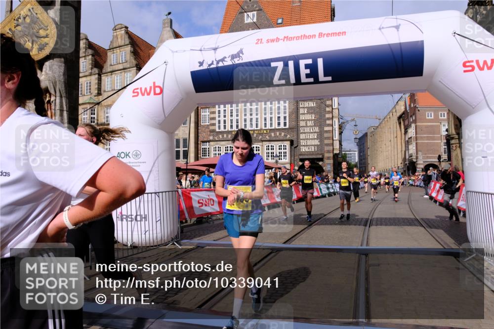 13.09.2026 - 21. swb-Marathon Bremen Tim E. http://msf.ph/oto/10339041 13.09.2026 11:09:06 Ziel 10399, 10469, 10599, 10609, 11053, 11074, 11358, 11421, 11434, 11710, 11718, 11812, 11834, 12256, 12353, 12438, 12517 meine-sportfotos.de