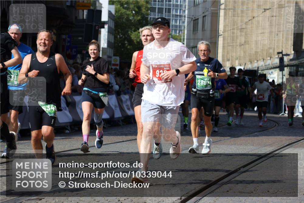 13.09.2026 - 21. swb-Marathon Bremen Strokosch-Dieckow http://msf.ph/oto/10339044 13.09.2026 13:20:01 Ziel 161, 461, 926, 1010, 1232, 1281, 1468, 1535, 1642, 2870, 2906, 3319, 3966, 4101, 4479, 4480, 4977, 4978, 7037, 7140, 7655, 8185, 9082, 9359, 9984, 13163, 205, 655, 1058, 1390, 1537, 1750, 1931, 2122, 2343, 2807, 2885, 2903, 3685, 3690, 4287, 5340, 5389, 5583, 6663, 7341, 7531, 7664, 9518, 9756 meine-sportfotos.de