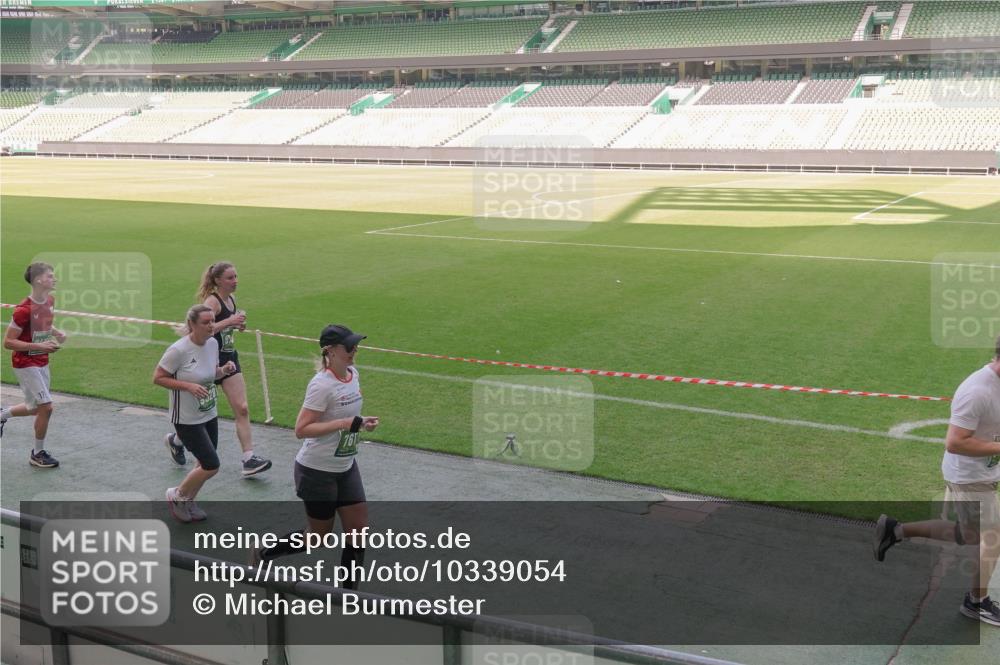 13.09.2026 - 21. swb-Marathon Bremen Michael Burmester http://msf.ph/oto/10339054 13.09.2026 13:17:51 Laufen im Stadion 134, 153, 267, 271, 311, 404, 449, 546, 588, 732, 753, 837, 990, 1057, 1424, 1425, 1539, 1790, 1813, 1825, 1844, 1868, 1987, 2056, 2067, 2096, 2123, 2137, 2259, 2294, 2357, 2358, 2363, 2381, 2389, 2419, 2453, 2532, 2550, 2562, 2586, 2601, 2614, 2647, 2655, 2778, 2797, 2821, 2849, 2857, 2879, 2880, 2893, 2984, 2996, 2999, 3096, 3100, 3104, 3146, 3180, 3195, 3210, 3213, 3314, 3337, 3366, 3421, 3431, 3476, 3479, 3501, 3506, 3537, 3548, 3633, 3654, 3740, 4478 meine-sportfotos.de