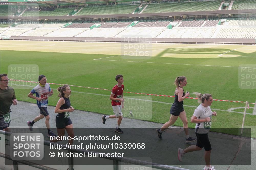 13.09.2026 - 21. swb-Marathon Bremen Michael Burmester http://msf.ph/oto/10339068 13.09.2026 13:17:52 Laufen im Stadion 134, 153, 267, 271, 311, 404, 449, 546, 588, 732, 753, 837, 990, 1057, 1424, 1425, 1539, 1790, 1813, 1825, 1844, 1868, 1987, 2056, 2067, 2096, 2123, 2137, 2259, 2294, 2357, 2358, 2363, 2381, 2389, 2419, 2453, 2532, 2550, 2562, 2586, 2601, 2614, 2647, 2655, 2778, 2797, 2821, 2849, 2857, 2879, 2880, 2893, 2984, 2996, 2999, 3096, 3100, 3104, 3146, 3180, 3195, 3210, 3213, 3314, 3337, 3366, 3421, 3431, 3476, 3479, 3501, 3506, 3537, 3548, 3633, 3654, 3740, 4478 meine-sportfotos.de