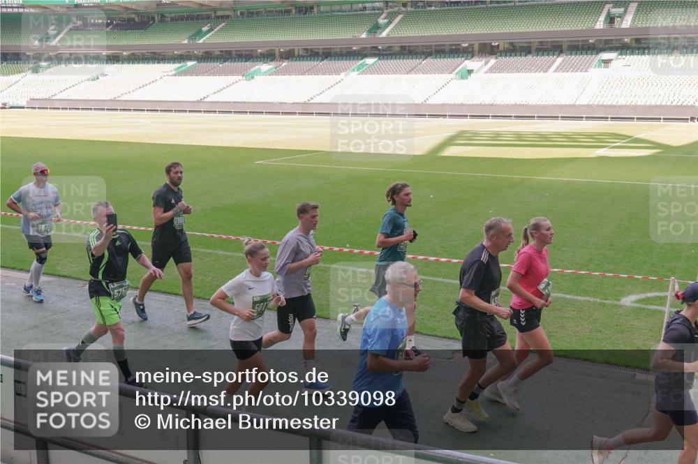 13.09.2026 - 21. swb-Marathon Bremen Michael Burmester http://msf.ph/oto/10339098 13.09.2026 13:17:56 Laufen im Stadion 134, 153, 267, 271, 311, 404, 449, 486, 546, 588, 732, 753, 837, 990, 1057, 1424, 1425, 1790, 1813, 1825, 1844, 1868, 1987, 2056, 2067, 2096, 2123, 2137, 2259, 2294, 2357, 2358, 2381, 2389, 2419, 2453, 2532, 2550, 2562, 2586, 2601, 2614, 2647, 2655, 2797, 2821, 2849, 2857, 2879, 2880, 2893, 2984, 2996, 2999, 3096, 3100, 3104, 3146, 3180, 3195, 3210, 3213, 3314, 3337, 3366, 3421, 3431, 3476, 3479, 3501, 3506, 3537, 3548, 3633, 3654, 3740, 3879, 4478 meine-sportfotos.de