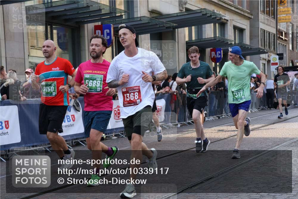 13.09.2026 - 21. swb-Marathon Bremen Strokosch-Dieckow http://msf.ph/oto/10339117 13.09.2026 13:26:39 Ziel 531, 946, 1493, 1494, 2089, 2454, 3076, 3302, 3510, 3527, 3893, 4121, 4327, 4397, 4441, 4563, 4598, 4919, 5054, 5689, 5937, 5943, 6314, 6455, 6580, 7027, 7072, 7246, 7317, 8112, 8303, 9150, 9511, 9551, 9854, 9878, 13097, 1368, 1649, 2434, 2658, 2779, 3526, 3603, 3852, 4077, 4598, 5747, 5992, 6230, 6289, 6375, 6548, 6639, 7626, 8817, 9260, 13195 meine-sportfotos.de