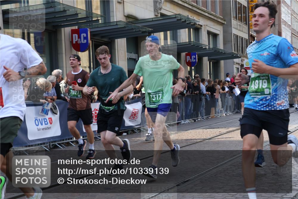 13.09.2026 - 21. swb-Marathon Bremen Strokosch-Dieckow http://msf.ph/oto/10339139 13.09.2026 13:26:40 Ziel 531, 946, 1493, 1494, 2089, 2454, 3076, 3302, 3510, 3527, 3893, 4121, 4327, 4397, 4441, 4563, 4919, 5054, 5689, 5937, 5943, 6314, 6455, 6580, 7027, 7072, 7246, 7317, 8112, 8303, 9150, 9511, 9551, 9854, 9878, 13097, 1368, 1649, 2434, 2658, 2779, 3526, 3603, 3852, 4077, 4598, 5747, 5992, 6230, 6289, 6375, 6548, 6639, 7626, 8112, 8817, 9260, 13195 meine-sportfotos.de