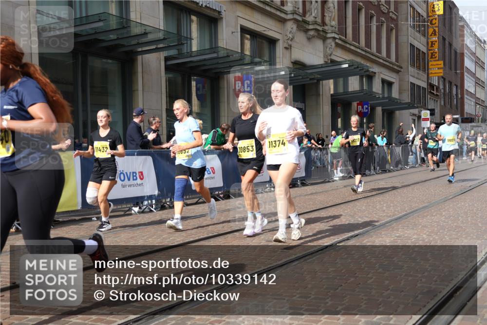 13.09.2026 - 21. swb-Marathon Bremen Strokosch-Dieckow http://msf.ph/oto/10339142 13.09.2026 11:06:16 Ziel 10323, 10654, 10795, 10849, 10852, 10853, 10989, 11021, 11028, 11240, 11340, 11370, 11374, 11432, 11729, 12146, 12217, 12485, 10204, 10375, 10376, 10619, 10662, 10681, 10682, 11029, 11132, 11156, 11340, 11460, 11477, 11674, 11690, 11775, 11786, 11849, 12186, 12479, 12486 meine-sportfotos.de