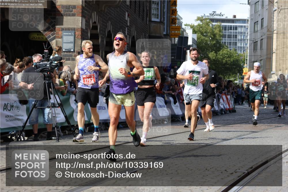 13.09.2026 - 21. swb-Marathon Bremen Strokosch-Dieckow http://msf.ph/oto/10339169 13.09.2026 13:26:03 Ziel 150, 191, 1458, 1647, 1752, 2033, 2421, 2781, 2987, 3124, 3186, 3722, 3806, 4161, 4411, 4439, 4717, 4842, 4927, 5013, 5139, 5622, 5703, 8271, 8545, 8597, 8890, 9440, 9506, 1896, 2666, 3983, 4723, 4724, 5854, 5906, 5934, 6886, 8635 meine-sportfotos.de