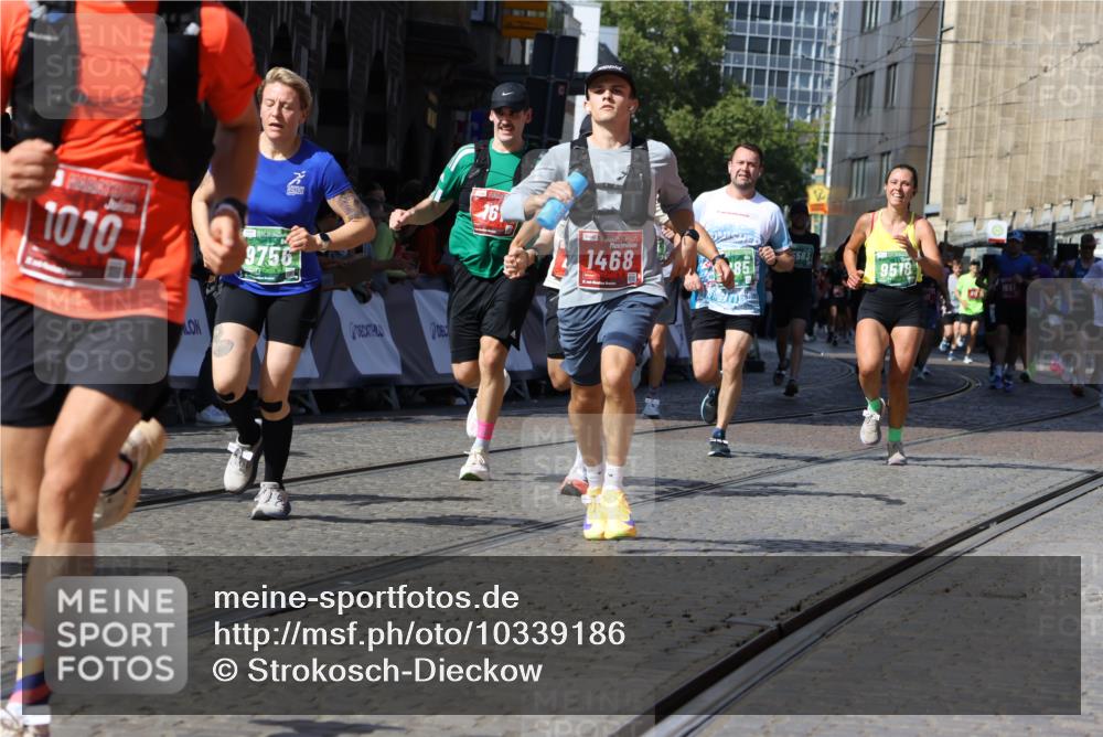 13.09.2026 - 21. swb-Marathon Bremen Strokosch-Dieckow http://msf.ph/oto/10339186 13.09.2026 13:20:07 Ziel 161, 411, 461, 495, 1010, 1053, 1281, 1468, 1535, 1551, 1642, 1972, 2870, 2906, 3240, 3319, 3411, 3966, 4101, 4479, 4480, 7037, 7404, 7488, 7655, 8185, 8263, 9082, 9359, 9984, 13192, 232, 655, 1750, 1931, 2122, 2577, 2885, 3685, 4351, 5450, 5583, 6901, 7018, 7341, 7664, 8178, 9047, 9518, 9756 meine-sportfotos.de