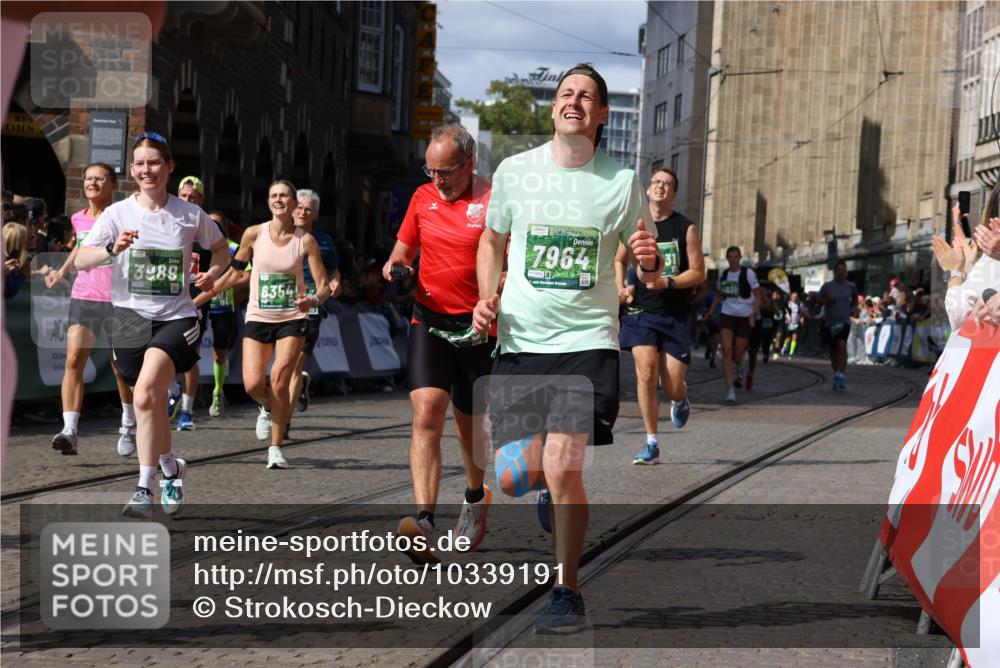 13.09.2026 - 21. swb-Marathon Bremen Strokosch-Dieckow http://msf.ph/oto/10339191 13.09.2026 13:31:46 Ziel 922, 1600, 1627, 2244, 2602, 2707, 3152, 3343, 3392, 3396, 3579, 3859, 4258, 4273, 4477, 4692, 4889, 5375, 5504, 5720, 5765, 5979, 6039, 6147, 6581, 6968, 6971, 7001, 7032, 7296, 7812, 8035, 8042, 8205, 8239, 8339, 8342, 8364, 8495, 8522, 8726, 9147, 9155, 9293, 9822, 9903, 13066, 578, 846, 2934, 3205, 3278, 3946, 4030, 4979, 4998, 5158, 5325, 6116, 6354, 7242, 7526, 7790, 8048, 8247, 8610, 8970, 9016, 9188, 9640, 9785 meine-sportfotos.de