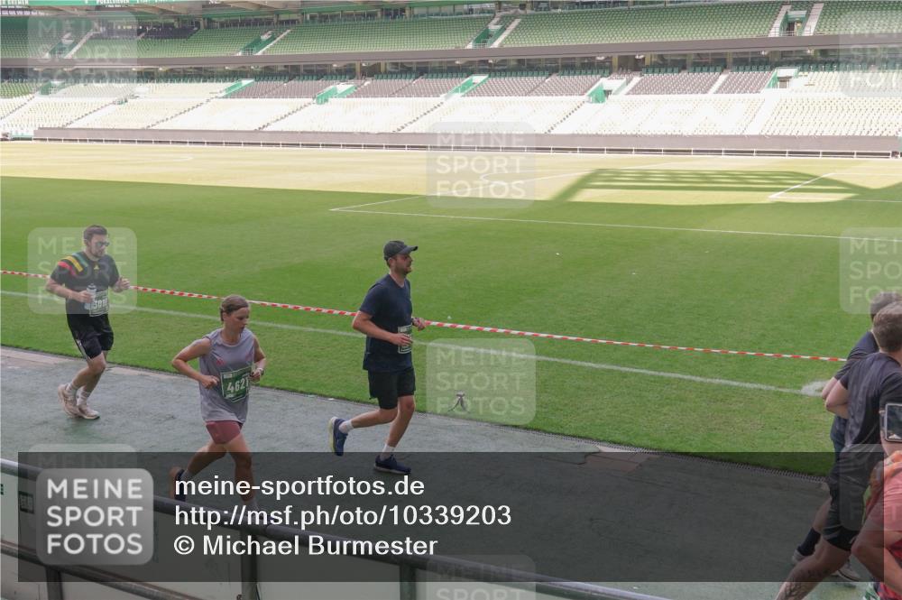 13.09.2026 - 21. swb-Marathon Bremen Michael Burmester http://msf.ph/oto/10339203 13.09.2026 13:18:15 Laufen im Stadion 267, 311, 404, 449, 486, 546, 588, 732, 753, 837, 921, 1057, 1424, 1425, 1431, 1765, 1790, 1813, 1844, 1868, 1987, 2056, 2067, 2096, 2123, 2137, 2224, 2294, 2357, 2358, 2389, 2419, 2453, 2532, 2550, 2586, 2601, 2614, 2622, 2647, 2655, 2786, 2821, 2845, 2849, 2857, 2879, 2880, 2893, 2944, 2984, 2999, 3072, 3096, 3100, 3104, 3146, 3180, 3195, 3210, 3213, 3285, 3287, 3314, 3337, 3421, 3431, 3476, 3479, 3506, 3537, 3548, 3619, 3633, 3654, 3740, 3879, 4478 meine-sportfotos.de