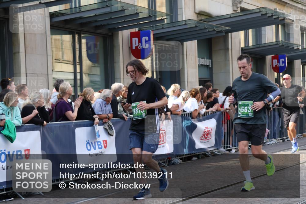 13.09.2026 - 21. swb-Marathon Bremen Strokosch-Dieckow http://msf.ph/oto/10339211 13.09.2026 13:26:43 Ziel 531, 946, 1493, 1494, 2089, 2454, 3076, 3302, 3510, 3527, 4121, 4327, 4397, 4441, 4563, 4919, 5054, 5689, 5937, 5943, 6314, 6455, 6580, 6776, 7027, 7072, 7246, 7317, 7849, 8219, 8303, 9150, 9511, 9551, 9854, 9878, 13097, 1368, 1649, 2779, 3526, 3603, 3852, 3893, 4077, 4598, 5054, 5747, 5992, 6289, 6375, 6548, 7626, 8112, 9260, 13097, 13195 meine-sportfotos.de