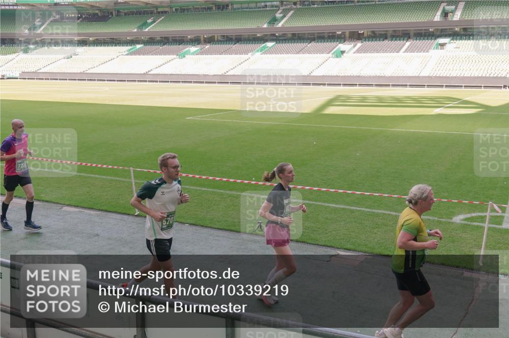 13.09.2026 - 21. swb-Marathon Bremen Michael Burmester http://msf.ph/oto/10339219 13.09.2026 13:18:19 Laufen im Stadion 311, 404, 449, 486, 546, 588, 732, 753, 837, 921, 1057, 1424, 1425, 1431, 1506, 1765, 1790, 1813, 1844, 1868, 2056, 2067, 2096, 2123, 2137, 2224, 2294, 2357, 2358, 2389, 2419, 2453, 2532, 2550, 2557, 2586, 2601, 2614, 2622, 2647, 2655, 2786, 2821, 2845, 2849, 2857, 2879, 2880, 2893, 2944, 2984, 2999, 3072, 3096, 3100, 3104, 3146, 3180, 3195, 3198, 3210, 3213, 3285, 3287, 3314, 3337, 3421, 3431, 3476, 3479, 3506, 3537, 3548, 3619, 3633, 3654, 3740, 3879, 4478 meine-sportfotos.de
