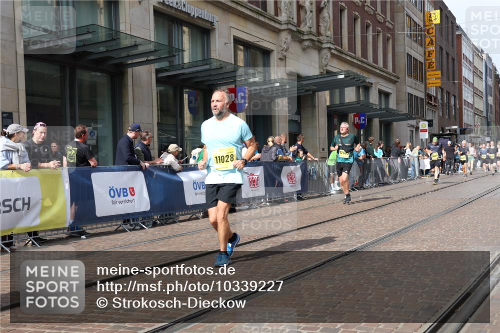 13.09.2026 - 21. swb-Marathon Bremen Strokosch-Dieckow http://msf.ph/oto/10339227 13.09.2026 11:06:19 Ziel 10323, 10654, 10795, 10849, 10852, 10853, 10989, 11021, 11028, 11066, 11240, 11370, 12124, 12146, 12217, 12219, 12249, 12485, 10204, 10375, 10376, 10662, 10681, 10682, 11029, 11156, 11340, 11374, 11432, 11460, 11674, 11690, 11729, 11775, 11786, 11849, 12479, 12486 meine-sportfotos.de