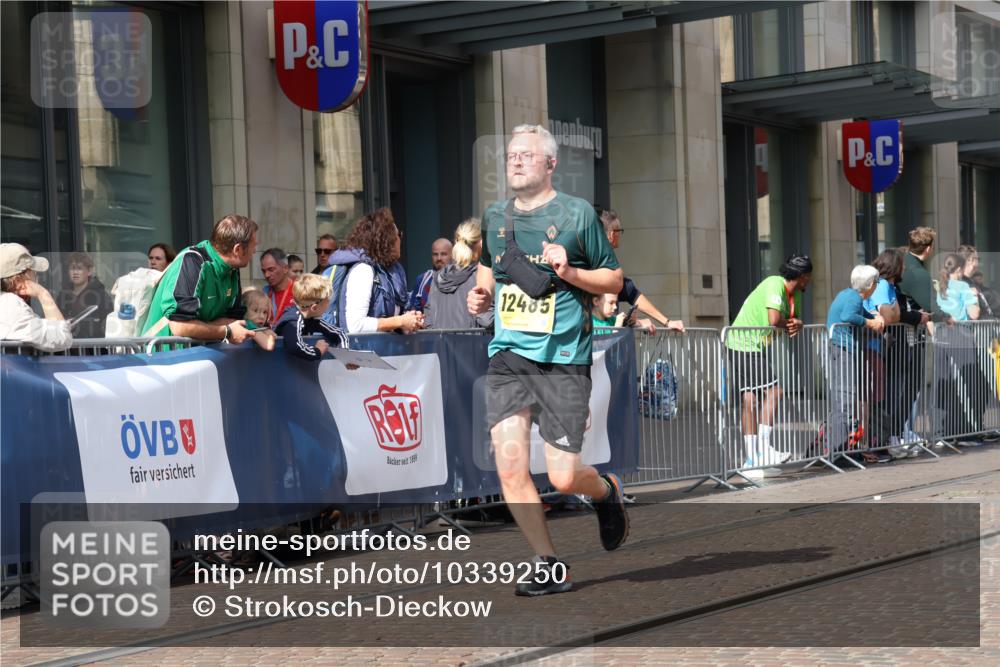 13.09.2026 - 21. swb-Marathon Bremen Strokosch-Dieckow http://msf.ph/oto/10339250 13.09.2026 11:06:21 Ziel 10323, 10654, 10795, 10849, 10853, 10989, 11021, 11028, 11066, 11240, 11370, 12124, 12146, 12217, 12219, 12249, 12485, 10204, 10375, 10376, 10662, 10681, 10682, 10852, 10853, 11028, 11029, 11156, 11340, 11374, 11432, 11460, 11674, 11690, 11729, 11775, 11786, 11849, 12217, 12479, 12486 meine-sportfotos.de