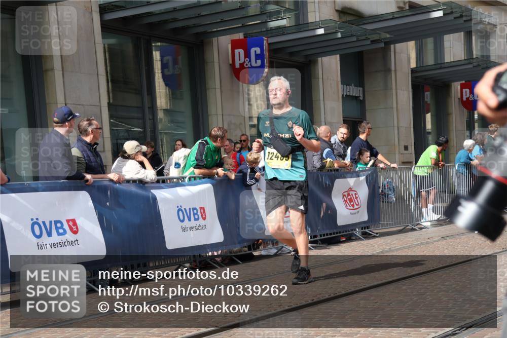 13.09.2026 - 21. swb-Marathon Bremen Strokosch-Dieckow http://msf.ph/oto/10339262 13.09.2026 11:06:21 Ziel 10323, 10654, 10795, 10849, 10853, 10989, 11021, 11028, 11066, 11240, 11370, 12124, 12146, 12217, 12219, 12249, 12485, 10204, 10375, 10376, 10662, 10681, 10682, 10852, 10853, 11028, 11029, 11156, 11340, 11374, 11432, 11460, 11674, 11690, 11729, 11775, 11786, 11849, 12217, 12479, 12486 meine-sportfotos.de