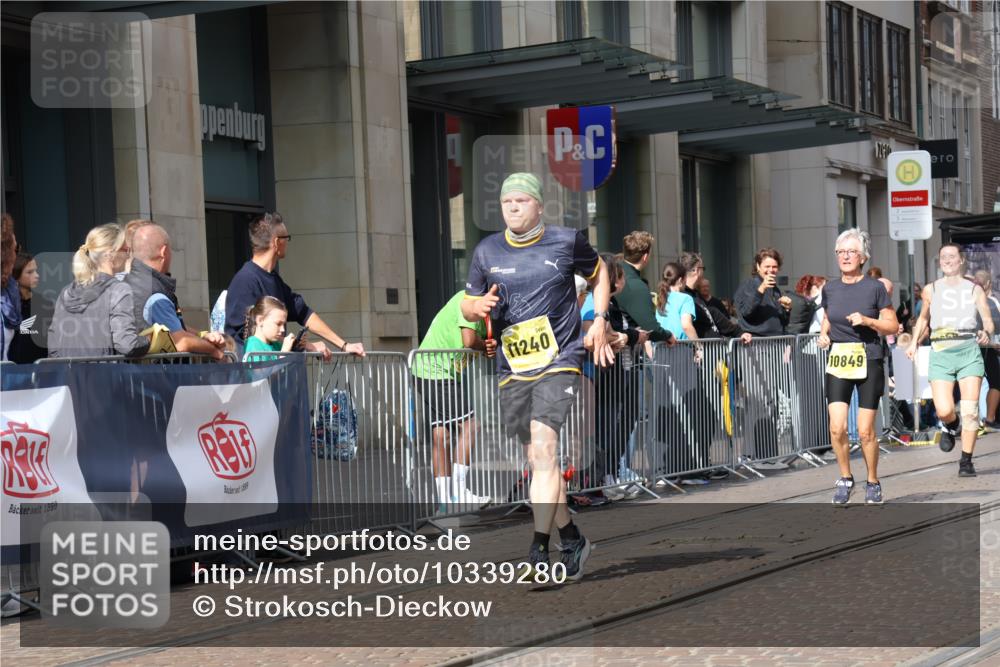 13.09.2026 - 21. swb-Marathon Bremen Strokosch-Dieckow http://msf.ph/oto/10339280 13.09.2026 11:06:23 Ziel 10323, 10378, 10654, 10663, 10795, 10849, 10989, 11021, 11066, 11240, 11370, 12124, 12146, 12219, 12249, 12485, 10204, 10375, 10376, 10662, 10681, 10682, 10852, 10853, 11028, 11029, 11156, 11340, 11374, 11432, 11460, 11674, 11690, 11729, 11775, 11786, 11849, 12217, 12479, 12486 meine-sportfotos.de
