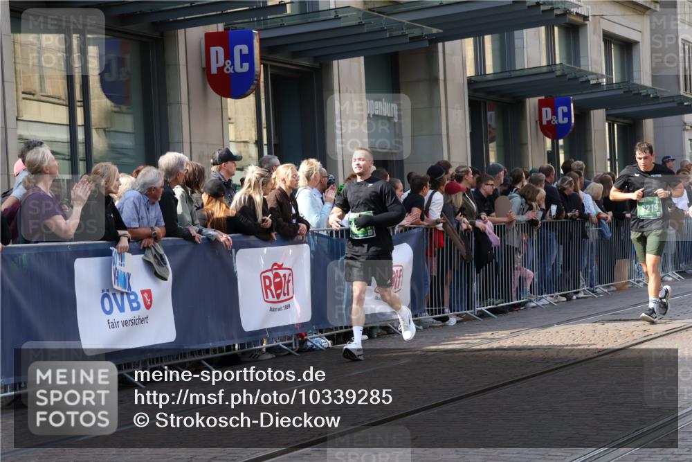 13.09.2026 - 21. swb-Marathon Bremen Strokosch-Dieckow http://msf.ph/oto/10339285 13.09.2026 13:26:46 Ziel 531, 946, 1493, 1494, 2089, 2454, 3076, 3273, 3302, 3510, 3527, 4121, 4327, 4397, 4558, 4563, 4919, 5689, 5943, 6314, 6455, 6776, 7027, 7072, 7246, 7317, 7849, 8219, 8303, 9150, 9159, 9343, 9511, 9854, 9878, 10112, 10113, 1368, 2779, 3526, 3603, 3852, 3893, 4077, 4441, 4598, 4919, 5054, 5937, 6289, 6314, 6375, 6548, 6580, 8112, 9260, 9551, 13097, 13195 meine-sportfotos.de