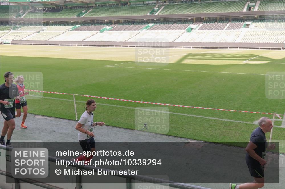13.09.2026 - 21. swb-Marathon Bremen Michael Burmester http://msf.ph/oto/10339294 13.09.2026 13:18:33 Laufen im Stadion 311, 404, 486, 546, 588, 732, 753, 837, 921, 1424, 1425, 1431, 1506, 1765, 1790, 1844, 1868, 2056, 2067, 2096, 2123, 2137, 2224, 2294, 2357, 2358, 2389, 2419, 2453, 2532, 2557, 2563, 2586, 2601, 2614, 2622, 2647, 2655, 2703, 2786, 2843, 2845, 2849, 2857, 2879, 2880, 2893, 2944, 2983, 2984, 2999, 3031, 3046, 3072, 3096, 3100, 3104, 3146, 3180, 3189, 3195, 3198, 3210, 3285, 3287, 3314, 3337, 3421, 3431, 3476, 3537, 3548, 3619, 3633, 3654, 3740, 3879, 4478 meine-sportfotos.de