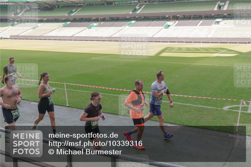 13.09.2026 - 21. swb-Marathon Bremen Michael Burmester http://msf.ph/oto/10339316 13.09.2026 13:18:37 Laufen im Stadion 311, 333, 404, 486, 512, 546, 588, 732, 753, 837, 921, 1424, 1425, 1431, 1506, 1765, 1790, 1844, 1868, 2056, 2067, 2096, 2123, 2137, 2224, 2240, 2294, 2357, 2358, 2389, 2419, 2453, 2532, 2557, 2563, 2601, 2614, 2622, 2647, 2655, 2689, 2703, 2786, 2843, 2845, 2849, 2857, 2879, 2880, 2893, 2944, 2983, 2984, 2999, 3031, 3046, 3072, 3096, 3100, 3104, 3146, 3180, 3189, 3195, 3198, 3210, 3285, 3287, 3314, 3337, 3421, 3431, 3476, 3537, 3548, 3619, 3633, 3654, 3740, 3879, 4478 meine-sportfotos.de