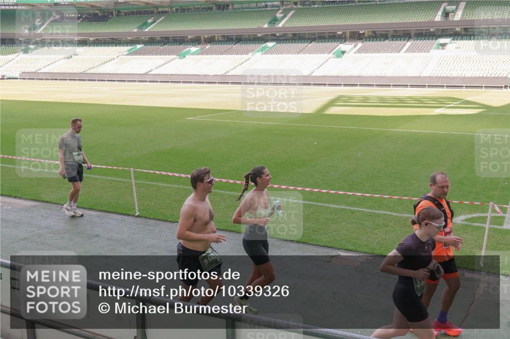 13.09.2026 - 21. swb-Marathon Bremen Michael Burmester http://msf.ph/oto/10339326 13.09.2026 13:18:38 Laufen im Stadion 311, 333, 404, 486, 512, 546, 588, 732, 753, 837, 921, 938, 1424, 1425, 1431, 1506, 1765, 1790, 1844, 1868, 2056, 2067, 2096, 2123, 2137, 2224, 2240, 2294, 2357, 2358, 2389, 2419, 2453, 2532, 2557, 2563, 2601, 2614, 2622, 2647, 2655, 2689, 2703, 2786, 2843, 2845, 2849, 2857, 2879, 2880, 2893, 2944, 2983, 2984, 2999, 3031, 3046, 3072, 3096, 3100, 3104, 3146, 3180, 3189, 3195, 3198, 3210, 3285, 3287, 3314, 3337, 3421, 3431, 3476, 3537, 3548, 3619, 3633, 3654, 3740, 3879, 4478 meine-sportfotos.de