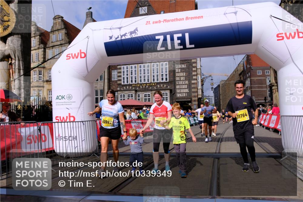 13.09.2026 - 21. swb-Marathon Bremen Tim E. http://msf.ph/oto/10339349 13.09.2026 11:09:33 Ziel 10314, 10321, 10556, 10570, 10630, 10664, 10686, 10694, 10769, 10823, 10983, 11091, 11138, 11304, 11578, 11764, 11882, 11883, 11914, 11915, 11987, 11995, 12155, 12322, 12337, 12491, 13607 meine-sportfotos.de
