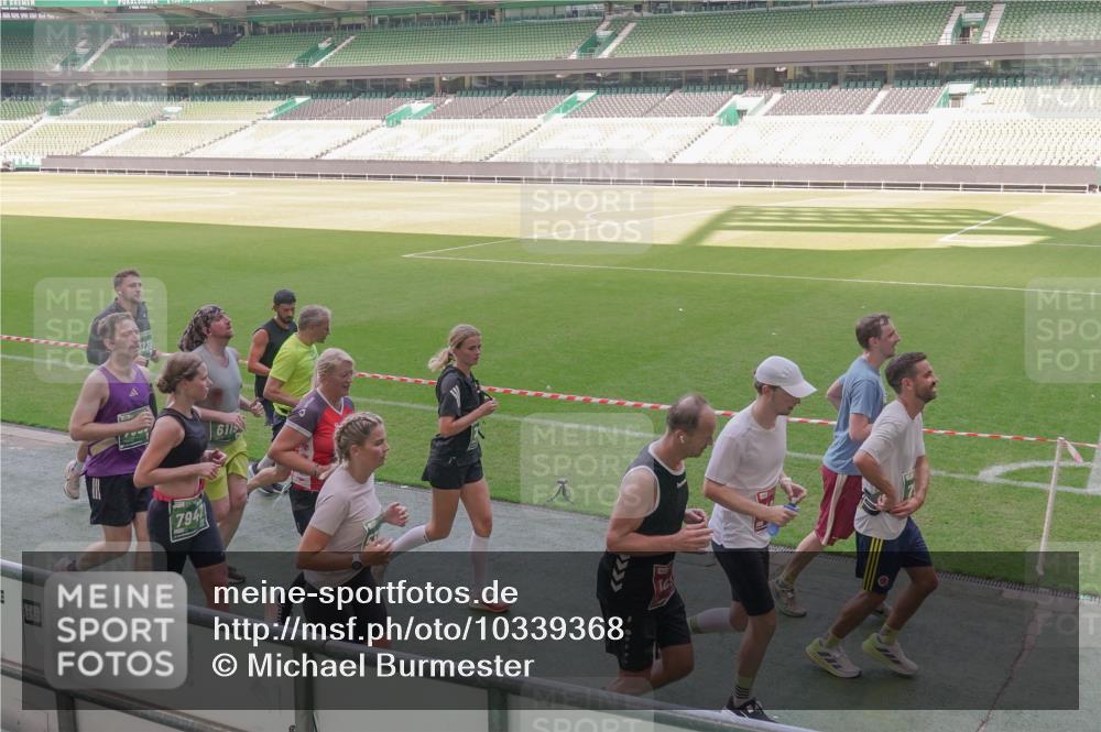 13.09.2026 - 21. swb-Marathon Bremen Michael Burmester http://msf.ph/oto/10339368 13.09.2026 13:18:47 Laufen im Stadion 311, 333, 404, 486, 512, 546, 732, 753, 837, 921, 938, 1424, 1425, 1431, 1506, 1765, 1790, 1844, 1868, 2056, 2096, 2123, 2137, 2224, 2240, 2294, 2315, 2357, 2358, 2389, 2419, 2453, 2557, 2563, 2601, 2614, 2622, 2647, 2689, 2703, 2786, 2843, 2845, 2849, 2857, 2879, 2880, 2893, 2944, 2983, 2984, 2999, 3031, 3046, 3072, 3096, 3100, 3146, 3180, 3189, 3198, 3210, 3285, 3287, 3337, 3421, 3431, 3476, 3537, 3548, 3619, 3633, 3654, 3740, 3879, 4478 meine-sportfotos.de