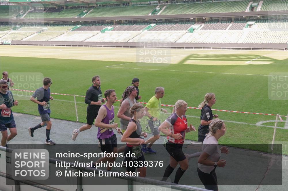 13.09.2026 - 21. swb-Marathon Bremen Michael Burmester http://msf.ph/oto/10339376 13.09.2026 13:18:48 Laufen im Stadion 311, 333, 404, 486, 512, 546, 732, 753, 837, 921, 938, 1424, 1425, 1431, 1506, 1765, 1790, 1844, 1868, 2056, 2123, 2137, 2224, 2240, 2294, 2315, 2357, 2358, 2389, 2419, 2453, 2557, 2563, 2601, 2614, 2622, 2647, 2689, 2702, 2703, 2786, 2843, 2845, 2849, 2857, 2879, 2880, 2893, 2944, 2983, 2984, 2999, 3031, 3046, 3072, 3096, 3100, 3146, 3180, 3189, 3198, 3210, 3285, 3287, 3337, 3421, 3431, 3476, 3537, 3548, 3619, 3633, 3654, 3740, 3879, 4478 meine-sportfotos.de