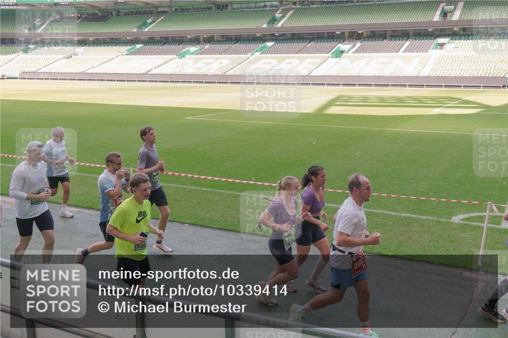 13.09.2026 - 21. swb-Marathon Bremen Michael Burmester http://msf.ph/oto/10339414 13.09.2026 13:18:53 Laufen im Stadion 311, 333, 404, 486, 512, 546, 732, 753, 837, 921, 938, 1156, 1424, 1425, 1431, 1506, 1765, 1790, 1844, 1868, 2056, 2123, 2137, 2224, 2240, 2294, 2315, 2357, 2358, 2419, 2453, 2557, 2563, 2601, 2614, 2622, 2647, 2689, 2702, 2703, 2722, 2786, 2843, 2845, 2849, 2857, 2879, 2880, 2893, 2944, 2983, 2999, 3031, 3046, 3072, 3096, 3100, 3116, 3146, 3180, 3189, 3198, 3210, 3263, 3285, 3287, 3337, 3421, 3431, 3476, 3537, 3548, 3619, 3633, 3654, 3740, 3879, 4478 meine-sportfotos.de