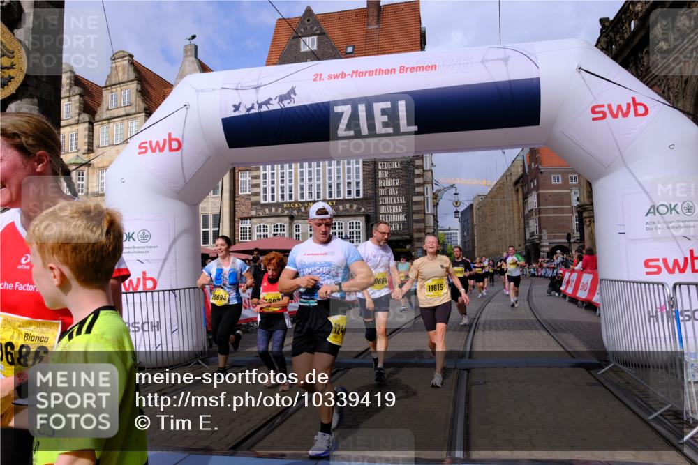 13.09.2026 - 21. swb-Marathon Bremen Tim E. http://msf.ph/oto/10339419 13.09.2026 11:09:36 Ziel 10314, 10556, 10664, 10686, 10694, 10769, 10823, 10981, 10983, 11091, 11225, 11304, 11578, 11764, 11882, 11883, 11914, 11915, 11987, 11995, 12155, 12322, 12337, 12491, 13607 meine-sportfotos.de