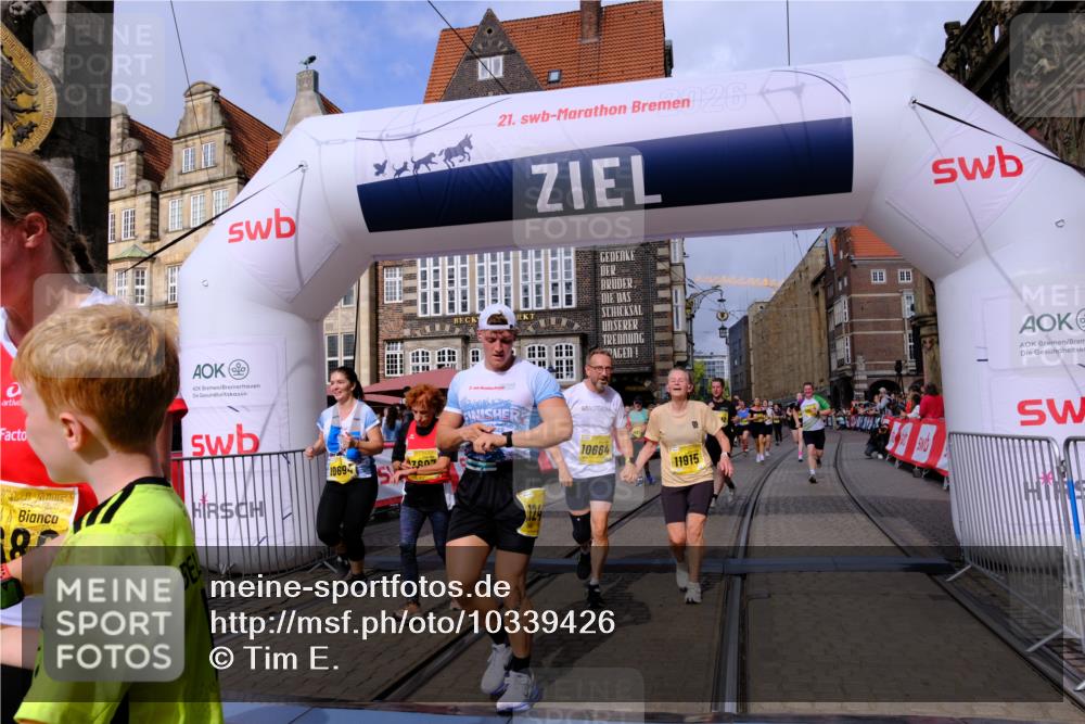 13.09.2026 - 21. swb-Marathon Bremen Tim E. http://msf.ph/oto/10339426 13.09.2026 11:09:36 Ziel 10314, 10556, 10664, 10686, 10694, 10769, 10823, 10981, 10983, 11091, 11225, 11304, 11578, 11764, 11882, 11883, 11914, 11915, 11987, 11995, 12155, 12322, 12337, 12491, 13607 meine-sportfotos.de