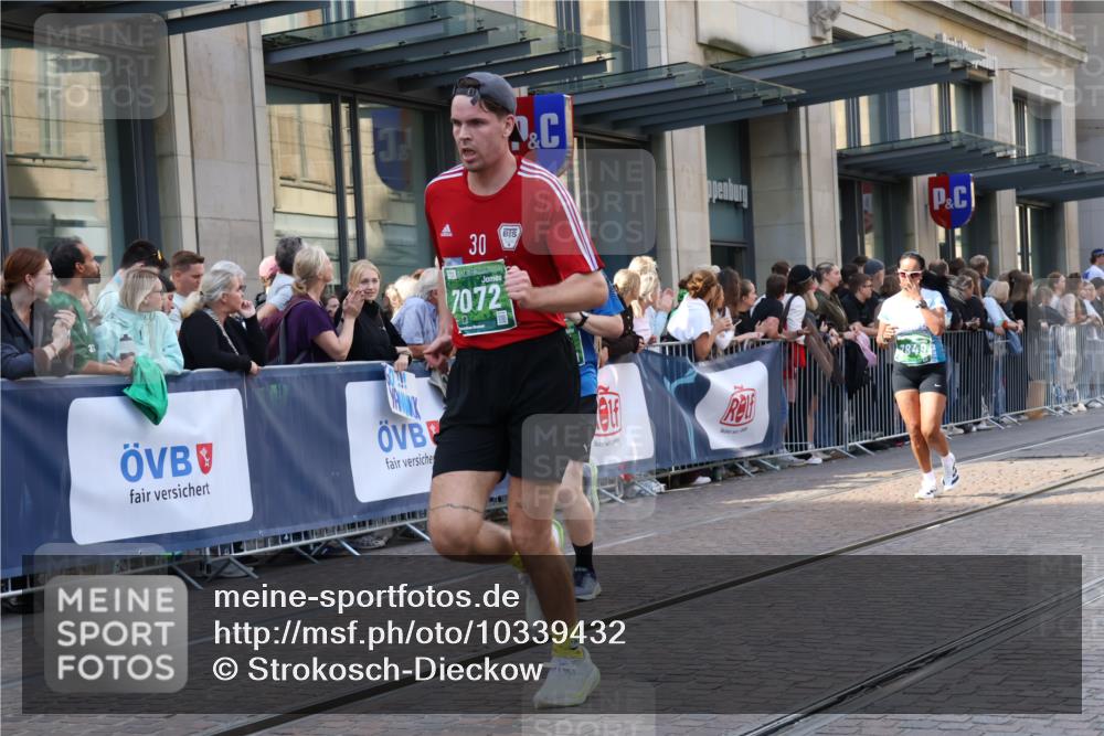13.09.2026 - 21. swb-Marathon Bremen Strokosch-Dieckow http://msf.ph/oto/10339432 13.09.2026 13:26:51 Ziel 242, 946, 1493, 1494, 2089, 2454, 3273, 3385, 3527, 4121, 4327, 4397, 4558, 4563, 5689, 6071, 6288, 6776, 7027, 7072, 7849, 8219, 9150, 9159, 9343, 9511, 9760, 9854, 9878, 10112, 10113, 13147, 531, 1368, 2779, 3076, 3302, 3510, 3526, 3852, 3893, 4077, 4441, 4598, 4919, 5054, 5937, 5943, 6289, 6314, 6375, 6455, 6548, 6580, 7246, 7317, 8112, 8303, 9260, 9551, 13097 meine-sportfotos.de