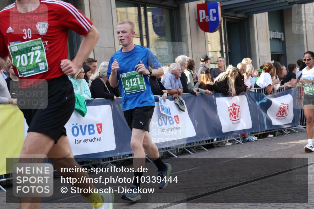 13.09.2026 - 21. swb-Marathon Bremen Strokosch-Dieckow http://msf.ph/oto/10339444 13.09.2026 13:26:52 Ziel 242, 946, 1493, 1494, 2089, 2454, 3273, 3385, 3496, 3527, 4121, 4327, 4397, 4558, 4563, 5689, 6071, 6288, 6776, 7027, 7072, 7849, 8219, 9150, 9159, 9343, 9511, 9760, 9854, 9878, 10112, 10113, 13147, 531, 946, 2089, 2779, 3076, 3302, 3510, 3526, 3852, 3893, 4077, 4441, 4598, 4919, 5054, 5937, 5943, 6289, 6314, 6375, 6455, 6548, 6580, 7246, 7317, 8112, 8303, 9260, 9551, 13097 meine-sportfotos.de