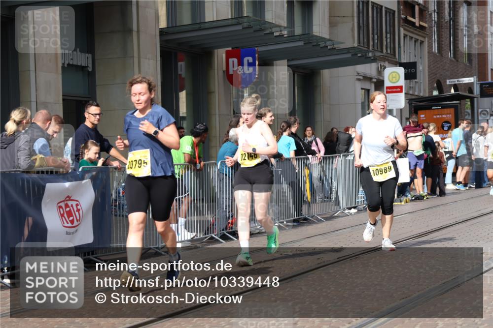 13.09.2026 - 21. swb-Marathon Bremen Strokosch-Dieckow http://msf.ph/oto/10339448 13.09.2026 11:06:29 Ziel 10323, 10378, 10654, 10663, 10795, 10849, 10989, 11021, 11066, 11257, 11370, 12124, 12146, 12219, 12249, 10375, 10376, 10681, 10682, 10852, 10853, 11028, 11029, 11240, 11340, 11374, 11432, 11460, 11674, 11690, 11729, 11786, 11849, 12217, 12479, 12485 meine-sportfotos.de