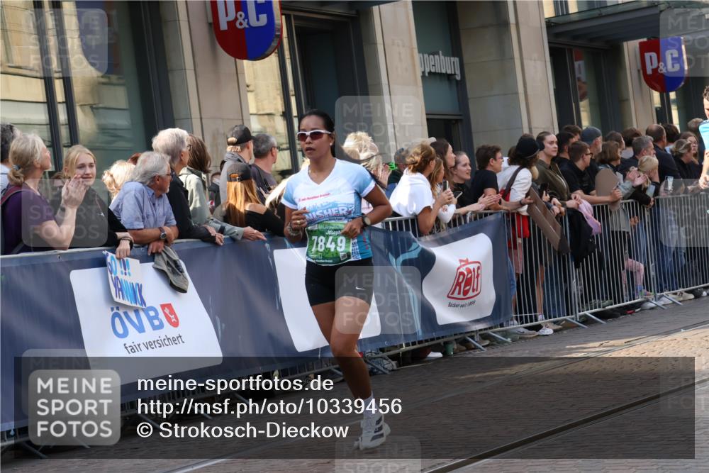 13.09.2026 - 21. swb-Marathon Bremen Strokosch-Dieckow http://msf.ph/oto/10339456 13.09.2026 13:26:52 Ziel 242, 946, 1493, 1494, 2089, 2454, 3273, 3385, 3496, 3527, 4121, 4327, 4397, 4558, 4563, 5689, 6071, 6288, 6776, 7027, 7072, 7849, 8219, 9150, 9159, 9343, 9511, 9760, 9854, 9878, 10112, 10113, 13147, 531, 946, 2089, 2779, 3076, 3302, 3510, 3526, 3852, 3893, 4077, 4441, 4598, 4919, 5054, 5937, 5943, 6289, 6314, 6375, 6455, 6548, 6580, 7246, 7317, 8112, 8303, 9260, 9551, 13097 meine-sportfotos.de
