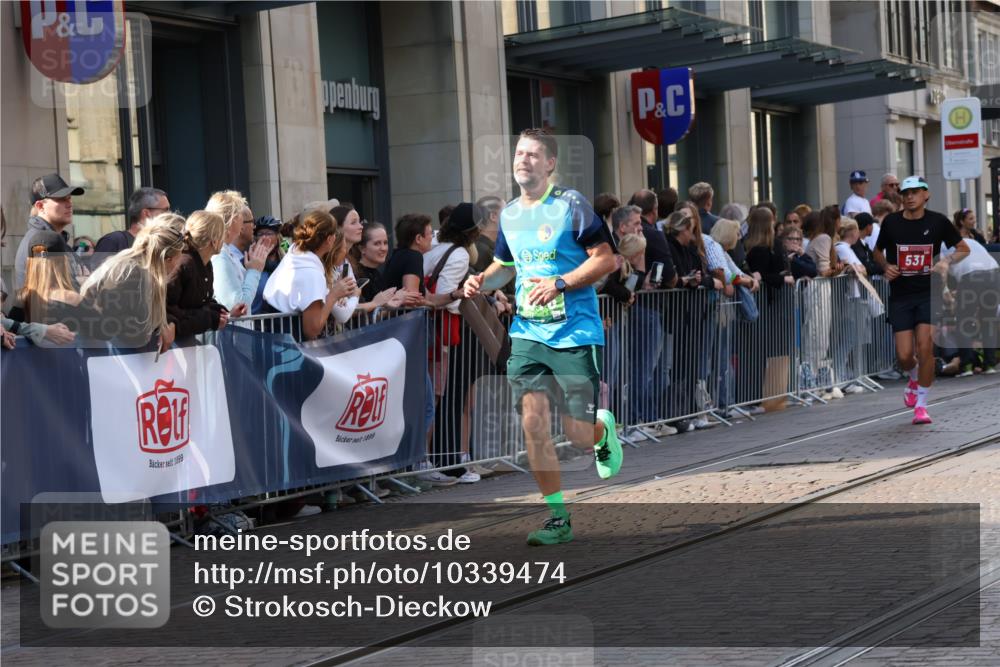 13.09.2026 - 21. swb-Marathon Bremen Strokosch-Dieckow http://msf.ph/oto/10339474 13.09.2026 13:26:53 Ziel 242, 1493, 1494, 2454, 3273, 3385, 3496, 3527, 4121, 4327, 4397, 4558, 4563, 5689, 6071, 6288, 6776, 7027, 7072, 7849, 8219, 9150, 9159, 9343, 9511, 9760, 9854, 9878, 10112, 10113, 13147, 531, 946, 2089, 2779, 3076, 3302, 3510, 3526, 3527, 3852, 3893, 4077, 4327, 4441, 4598, 4919, 5054, 5937, 5943, 6289, 6314, 6375, 6455, 6548, 6580, 7246, 7317, 8112, 8303, 9150, 9551, 13097 meine-sportfotos.de